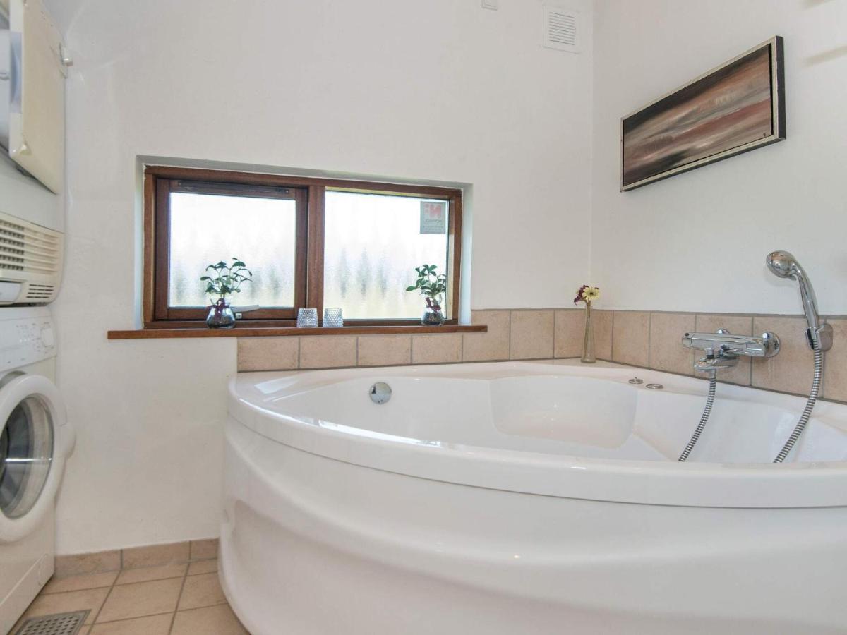 8 Person Holiday Home In Ulfborg מראה חיצוני תמונה